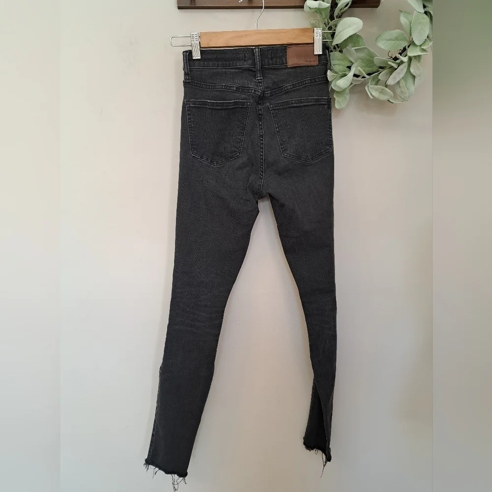 Madewell Black 9" Skinny Distressed Jeans Size 25T - Picture 4 of 8